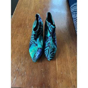NWOT Mia green teal blue floral fabric bootie heels 8